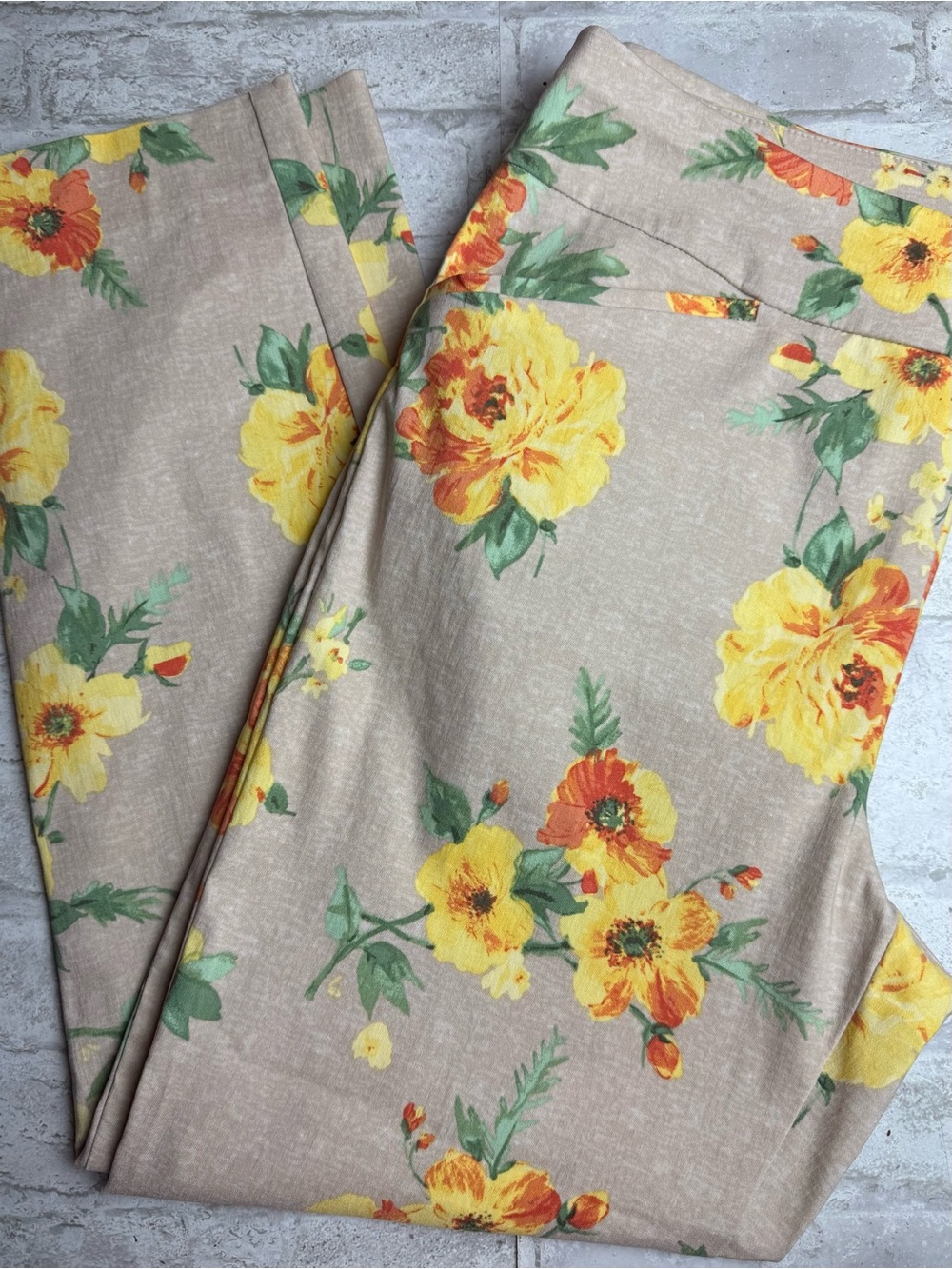 Chicos Perfect Stretch Pants Tan Yellow Floral NEW NWOT 2 = L  Pull-On  Nylon 😍